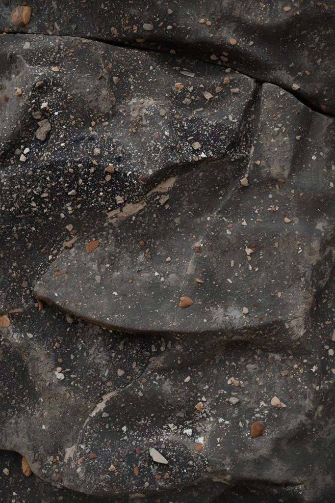 Rock Climber’s Grippy Texture Product-free texture that provides a lived-in, active look. The mid fade adds a touch of intentional style to the ruggedness. 